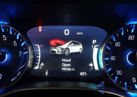 2017 Chrysler Pacifica Touring-L Plus z USA, uszkodzony, nr VIN 2C4RC1EG1HR542722